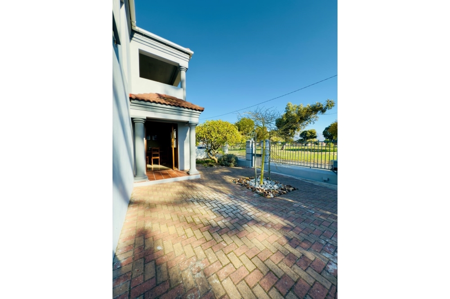 4 Bedroom Property for Sale in Kensington Western Cape